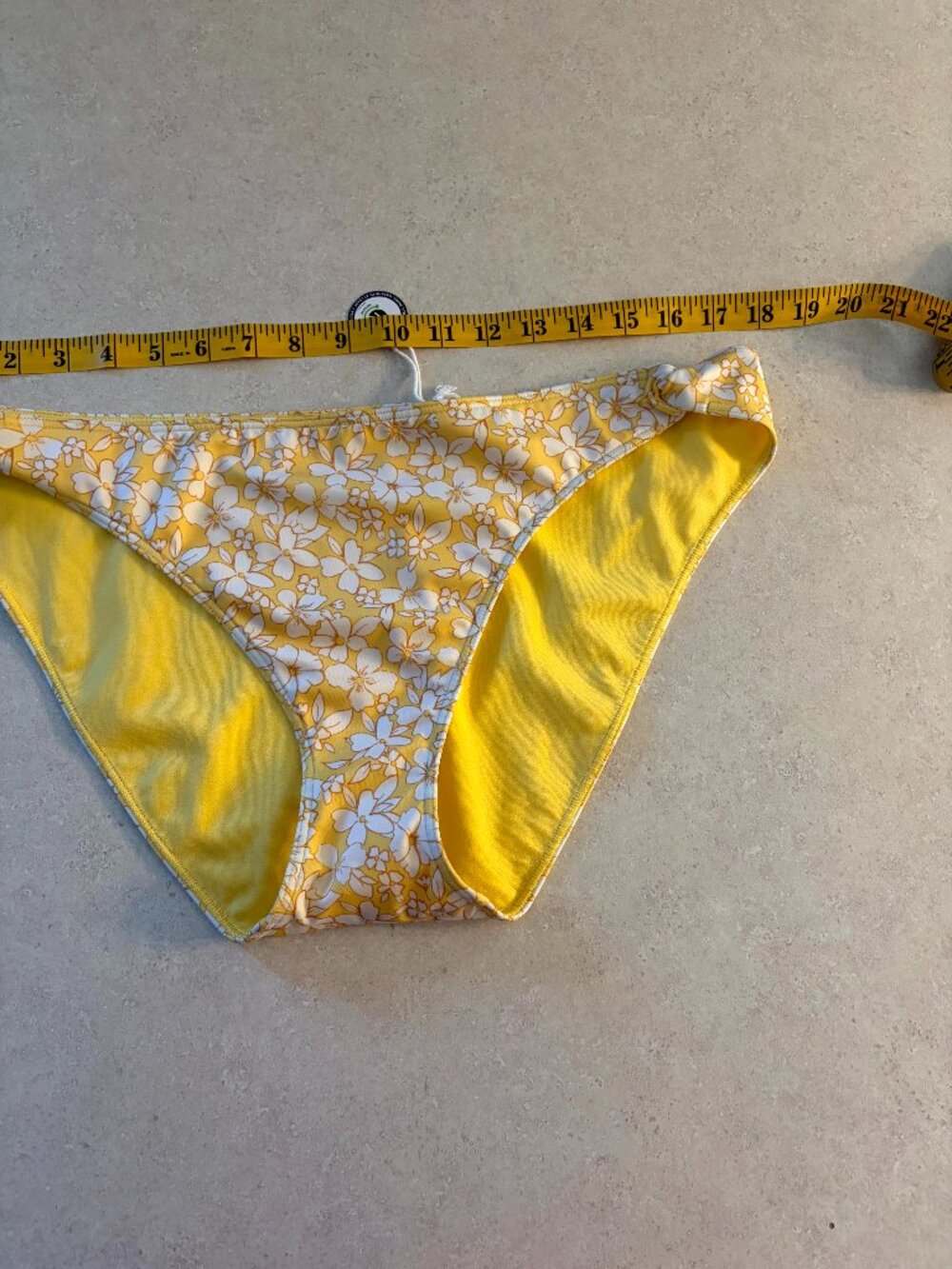Hollister Bikini Bottoms Size XXL Yellow and White Floral High Leg NWT